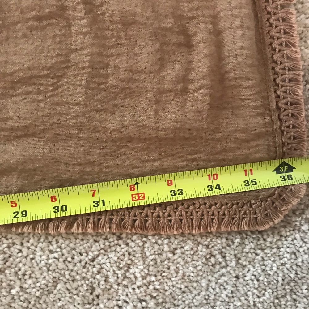 (2) Scarves/Wraps - Picture 5 of 11